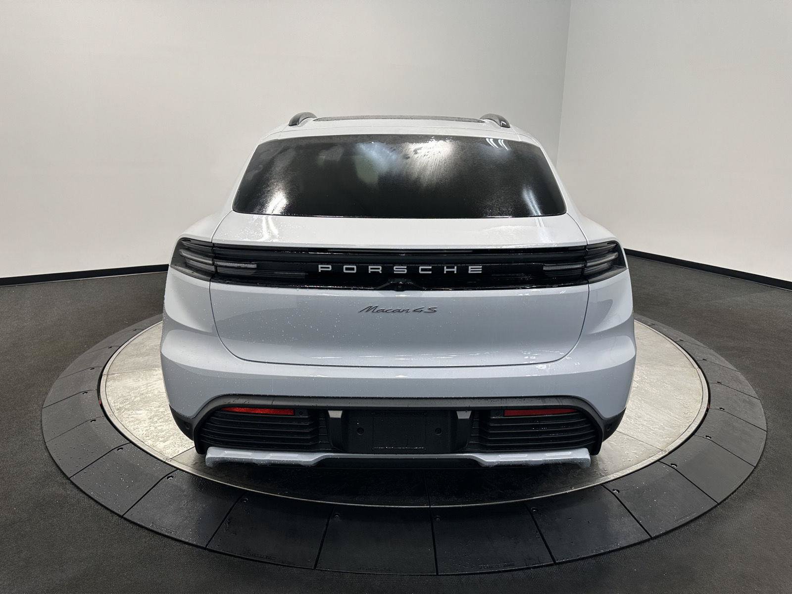 New 2026 Porsche Macan 4S Electric AWD/4WD image 6
