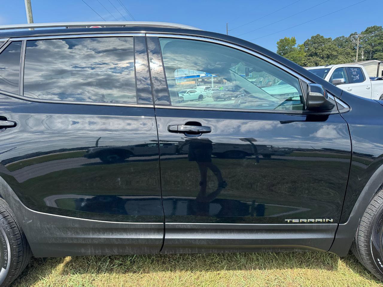 Used 2024 GMC Terrain SLT FWD image 8