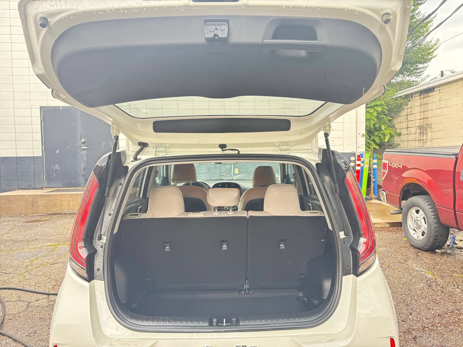 Used 2025 Kia Soul LX w/ LX Technology Package FWD image 27