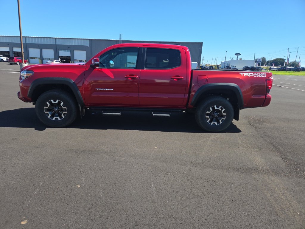 Used 2019 Toyota Tacoma TRD Off-Road AWD/4WD image 11