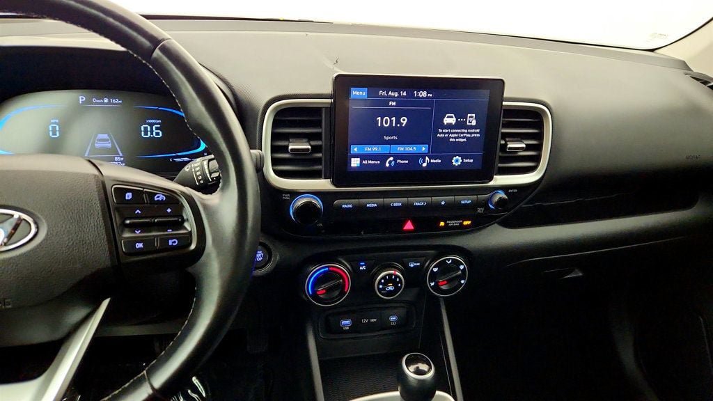Used 2023 Hyundai Venue FWD image 17