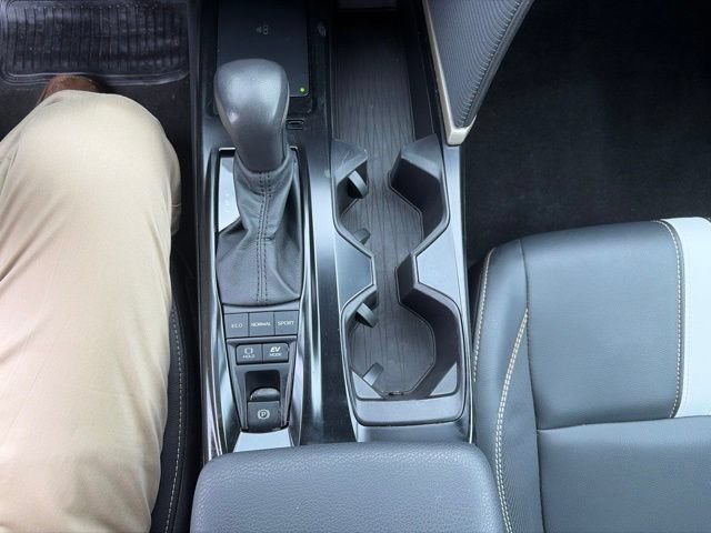 Used 2025 Toyota Camry SE FWD image 21
