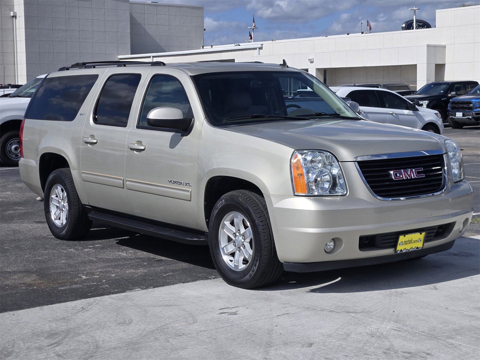 Used 2014 GMC Yukon XL SLT image 3