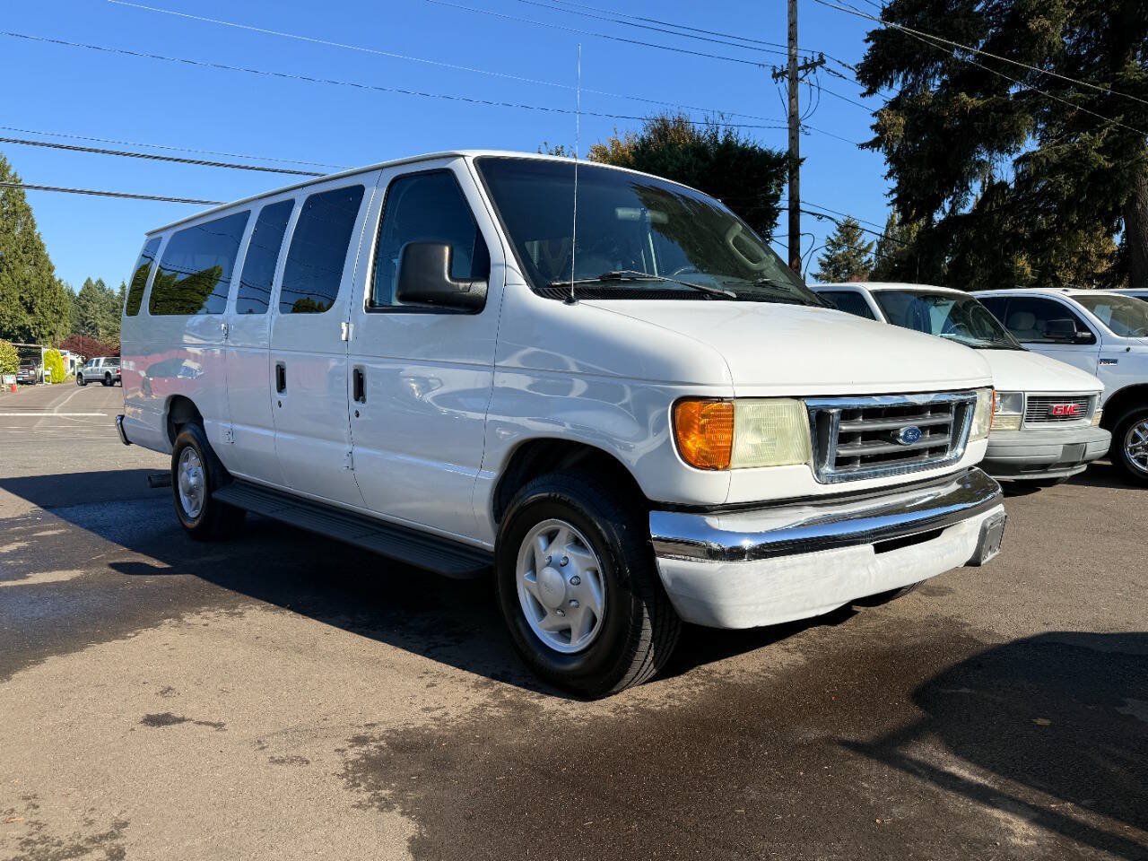 Used 2005 Ford E-350 and Econoline 350 XL RWD image 3