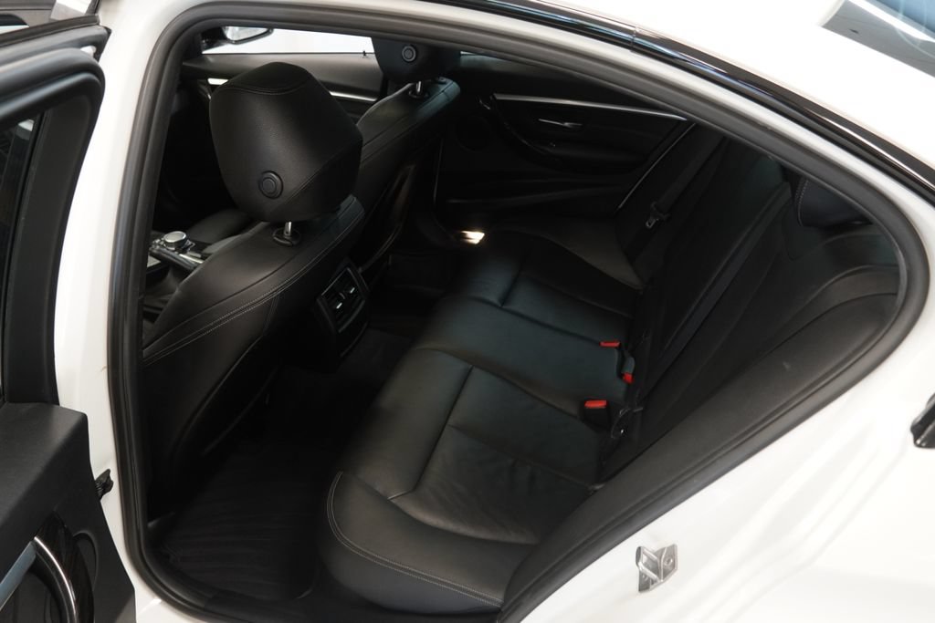 Used 2017 BMW 340i xDrive Sedan AWD/4WD image 17