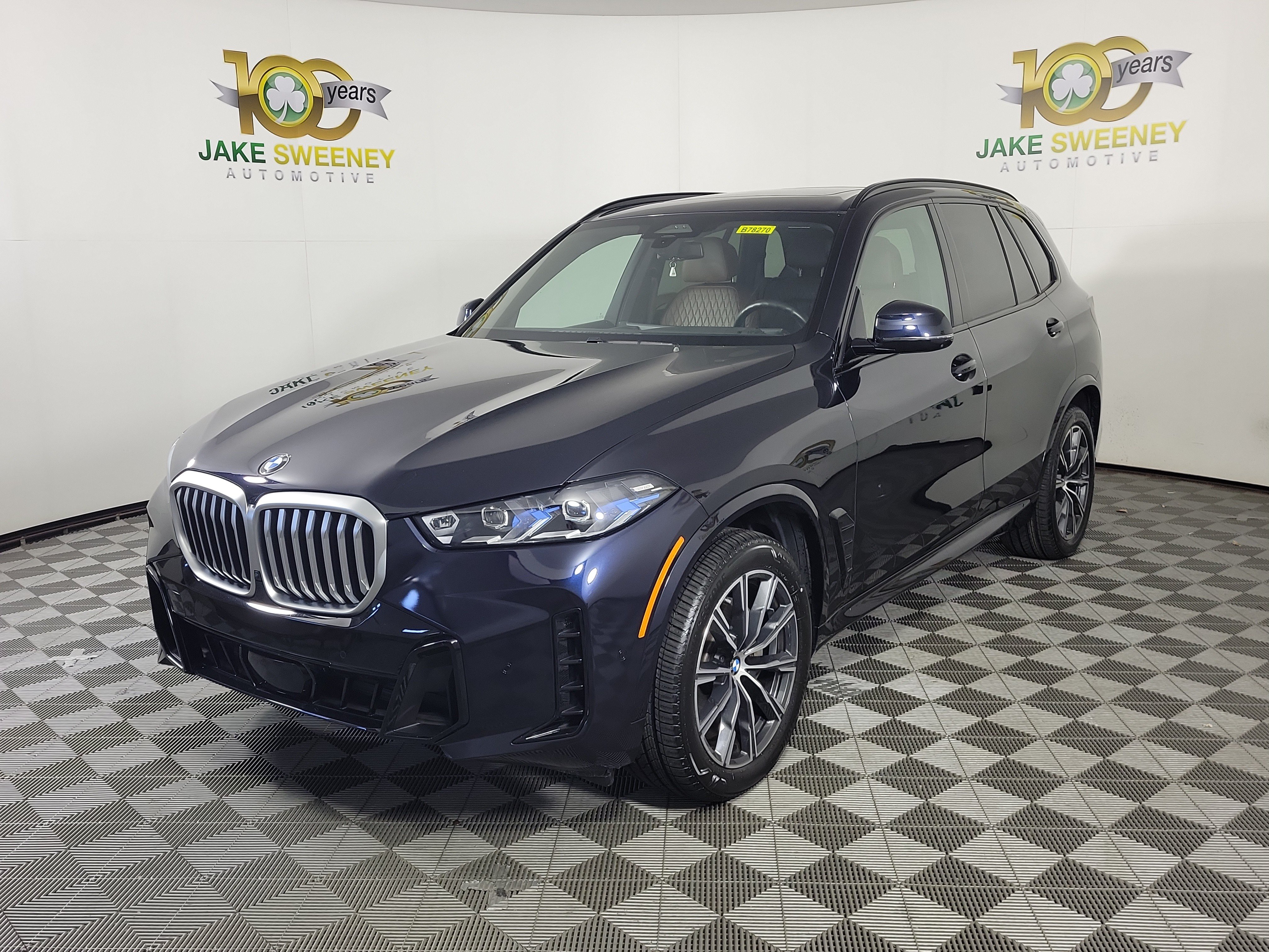 Used 2024 BMW X5 xDrive40i w/ M Sport Package AWD/4WD image 3