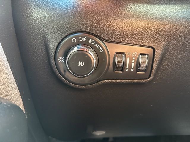 Used 2023 Jeep Compass Latitude AWD/4WD image 12