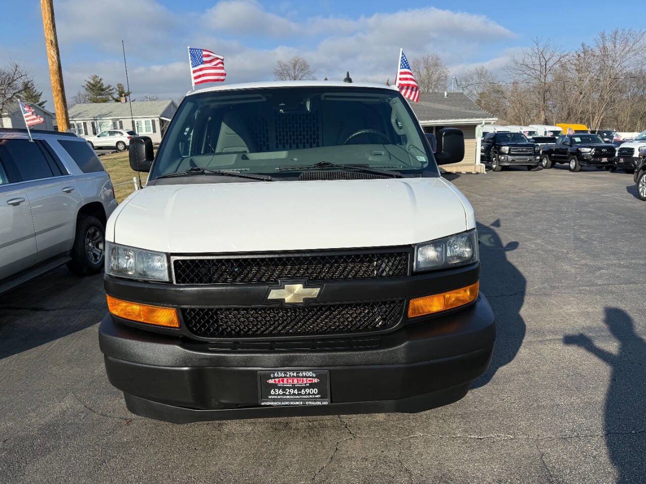 Used 2019 Chevrolet Express 3500 w/ Driver Convenience Package image 3