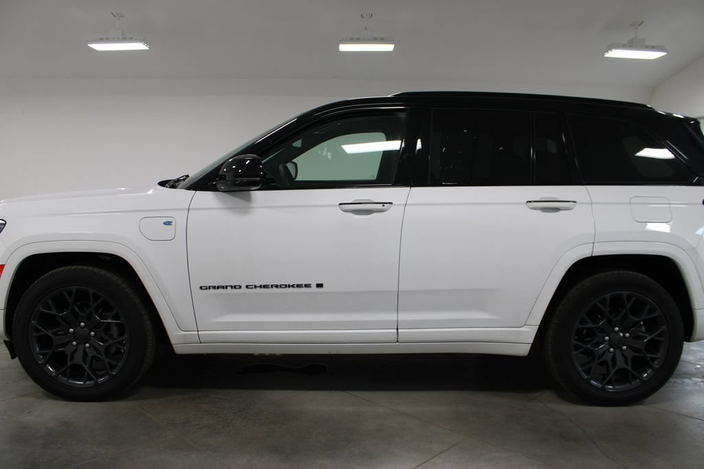 Used 2024 Jeep Grand Cherokee Summit AWD/4WD image 6