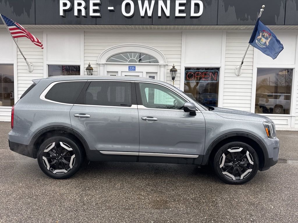 Used 2025 Kia Telluride S FWD image 4