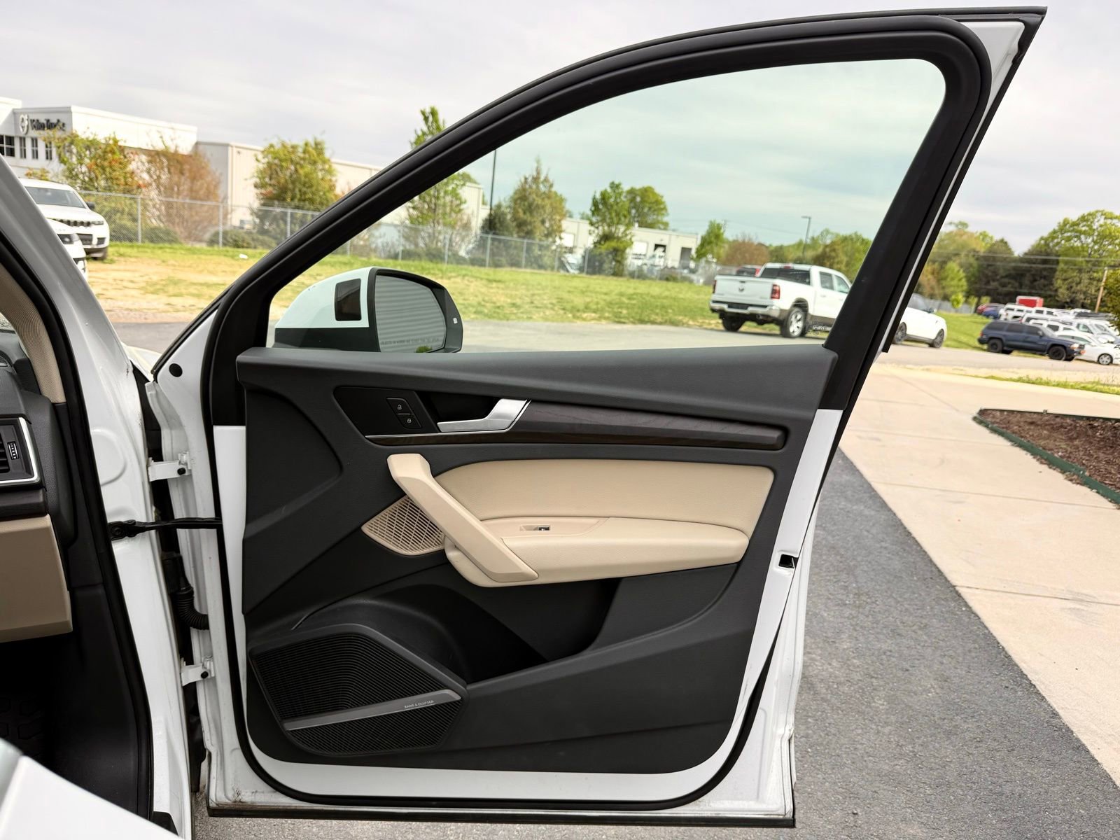 Used 2018 Audi Q5 2.0T Premium Plus w/ Premium Plus Package image 28