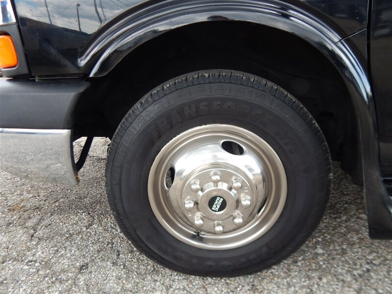 Used 2010 Chevrolet Express 3500 Extended RWD image 14
