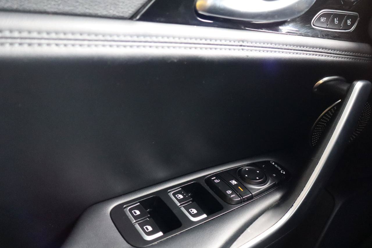 Used 2018 Kia Stinger Premium RWD image 25