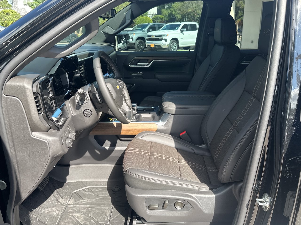 New 2026 Chevrolet Silverado 1500 High Country w/ High Country Premium Package AWD/4WD image 10