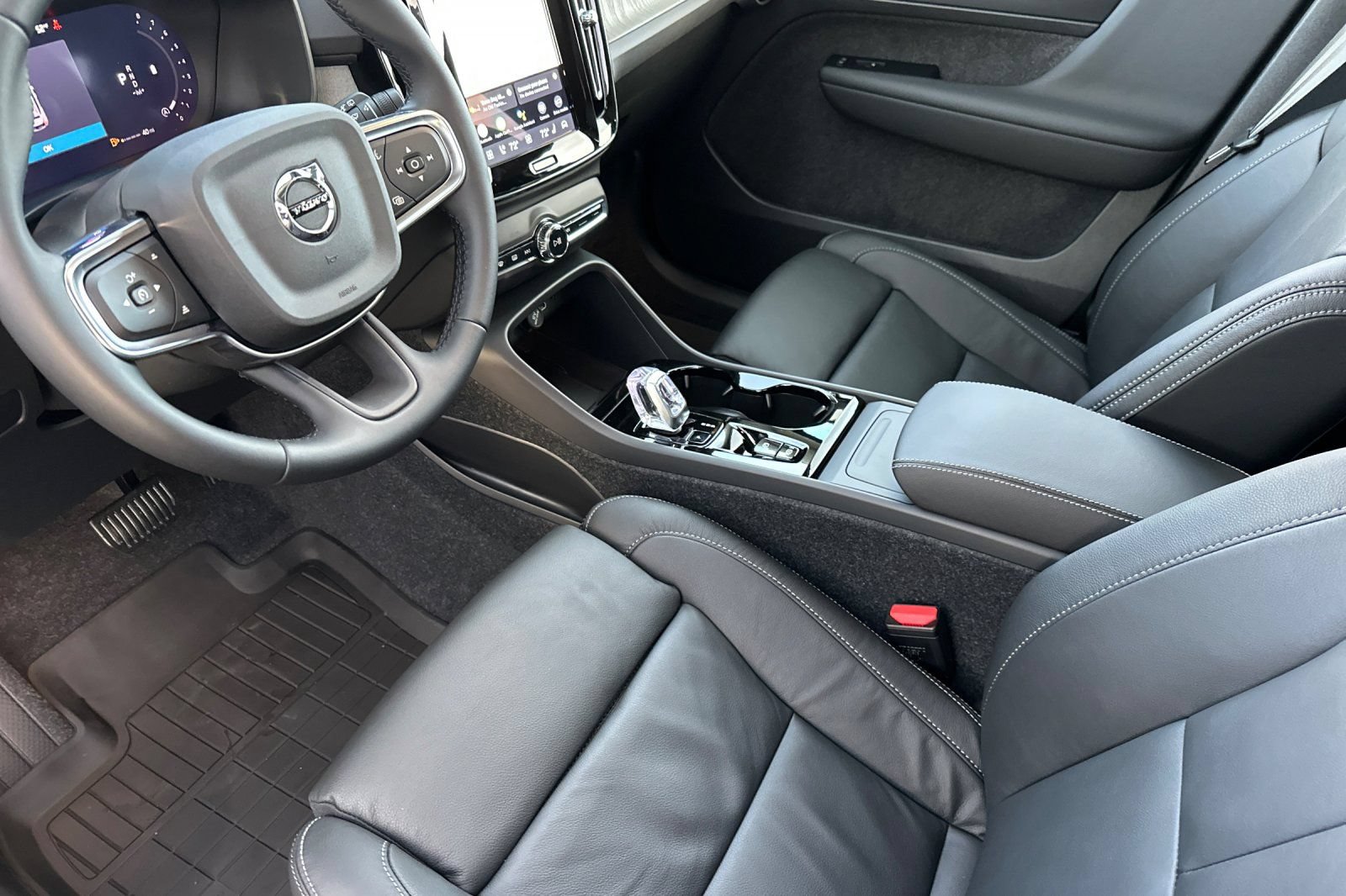 Used 2026 Volvo XC40 B5 Ultra w/ Protection Package Premier AWD/4WD image 9