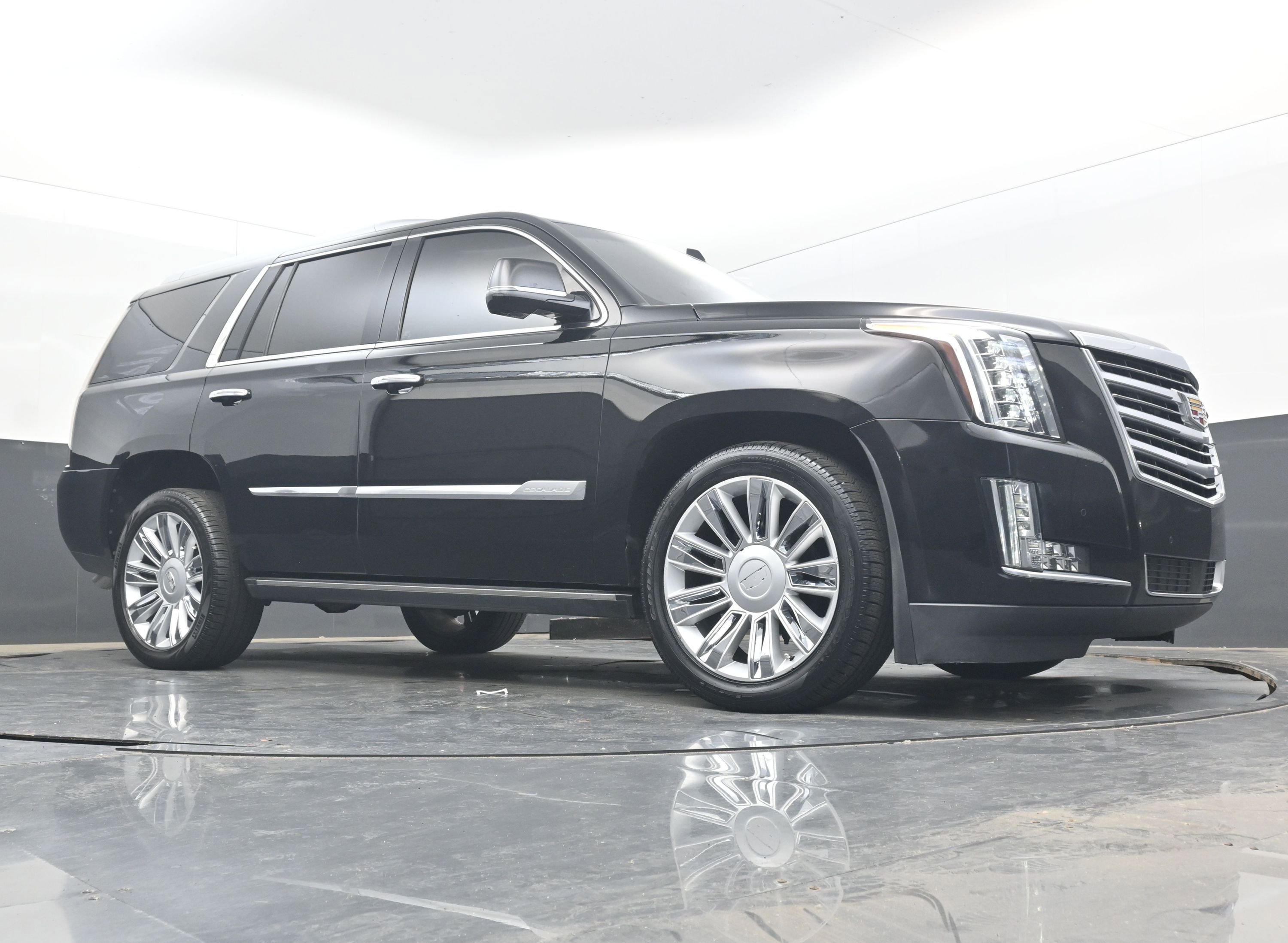 Used 2016 Cadillac Escalade Platinum AWD/4WD image 23