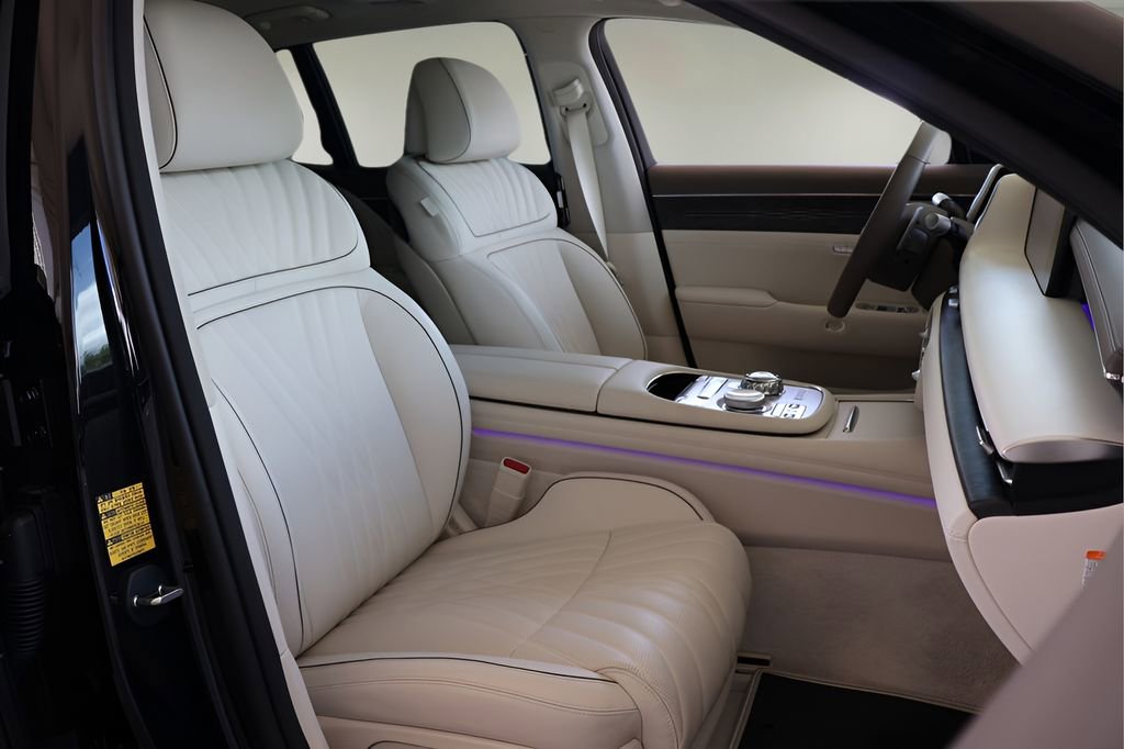 Used 2025 Genesis G90 3.5T AWD/4WD image 18