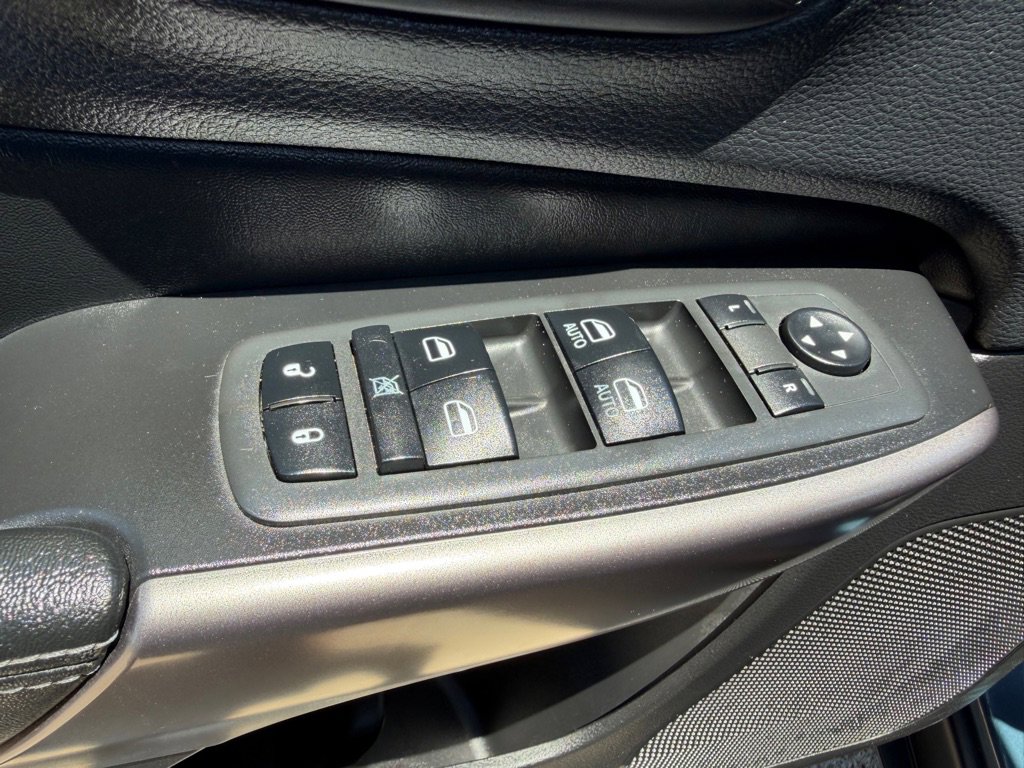 Used 2019 Jeep Cherokee Latitude Plus FWD image 19