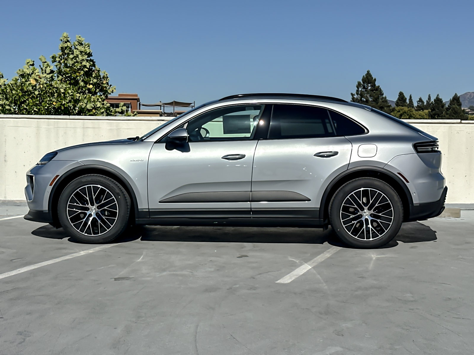 New 2026 Porsche Macan 4 Electric AWD/4WD image 3