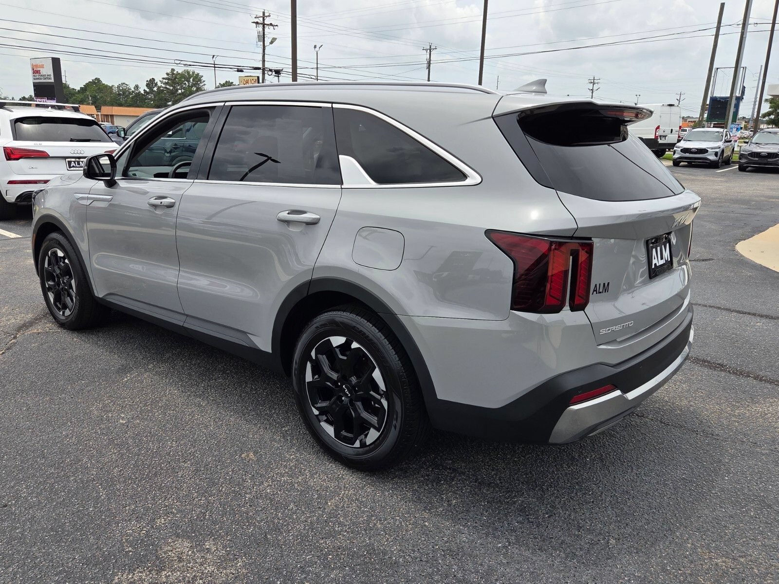 Used 2025 Kia Sorento S FWD image 8