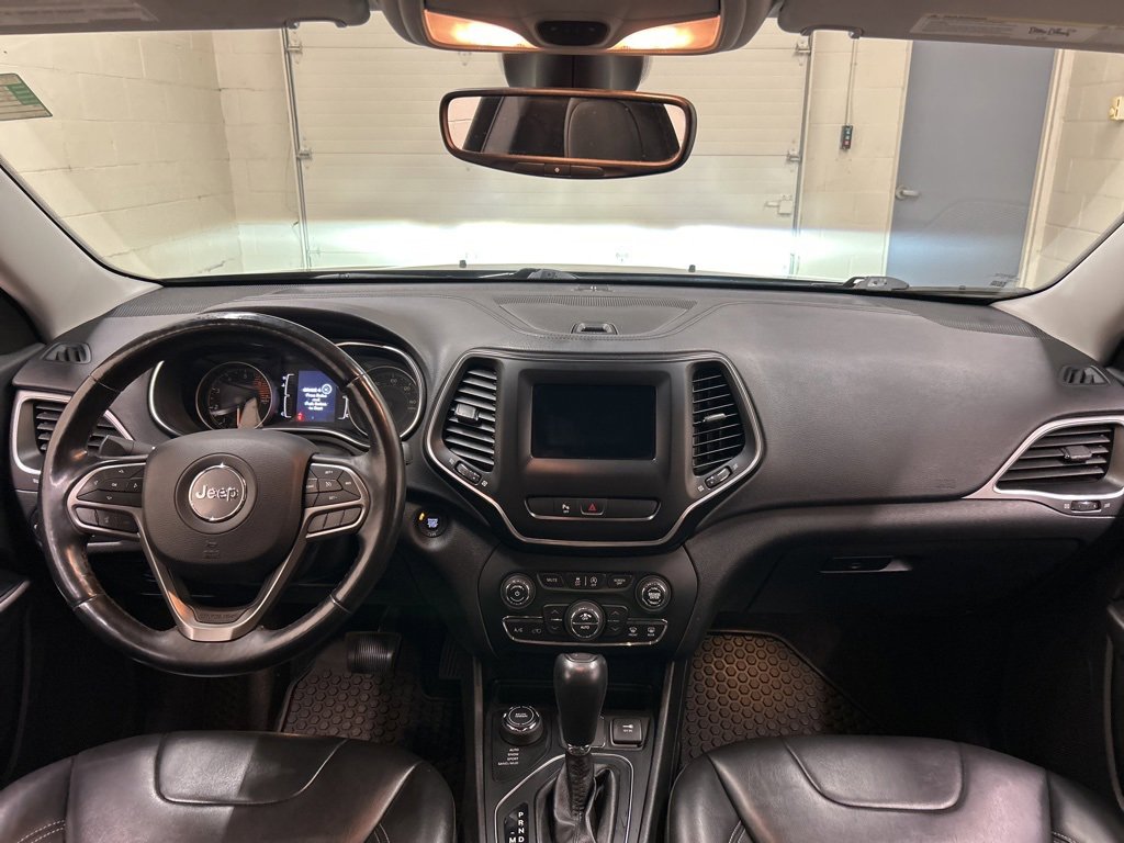 Used 2019 Jeep Cherokee Latitude Plus w/ Comfort/Convenience Group image 18