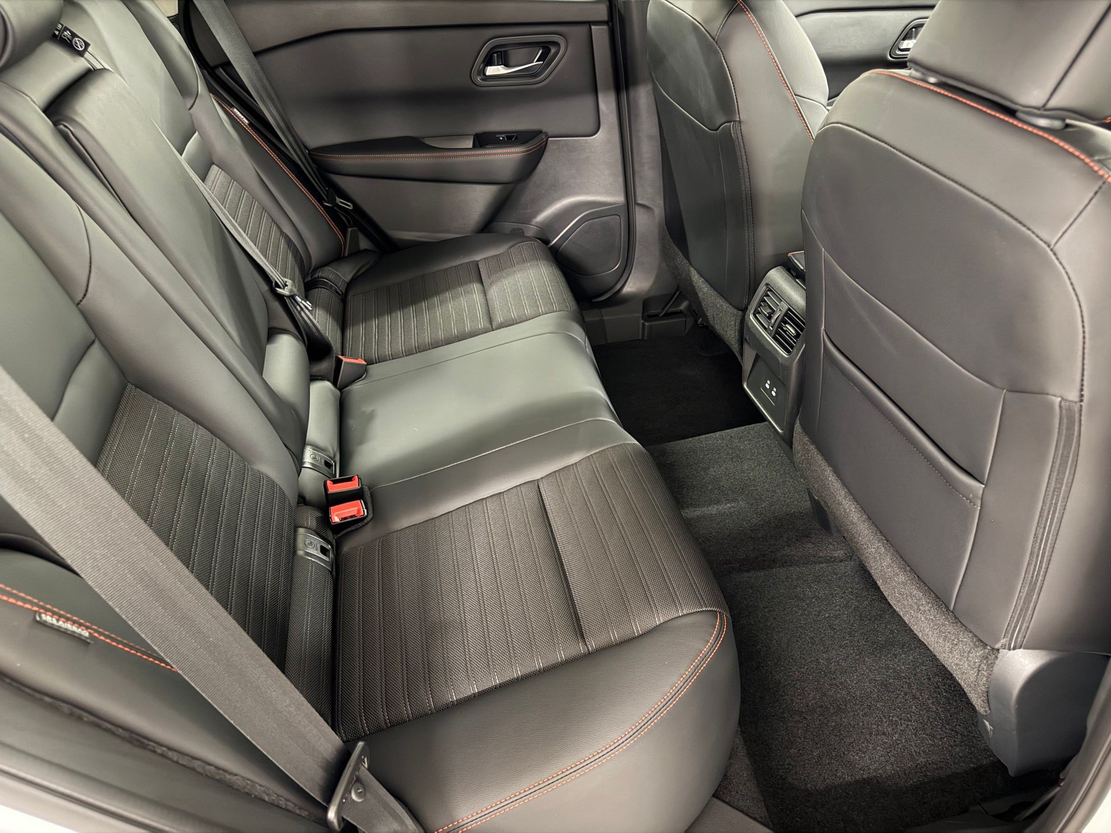 Used 2025 Nissan Rogue SV w/ Rock Creek Premium Package AWD/4WD image 43