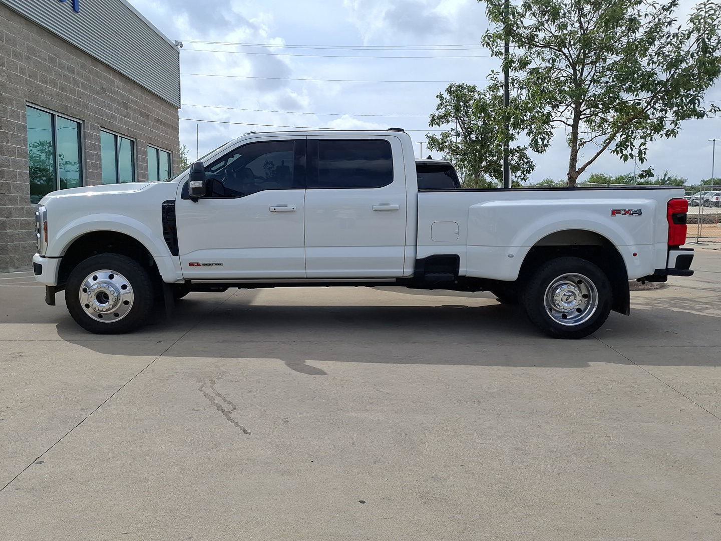 Certified 2025 Ford F450 Platinum w/ FX4 Off-Road Package AWD/4WD image 29