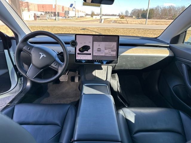 Used 2021 Tesla Model 3 Standard Range Plus image 2