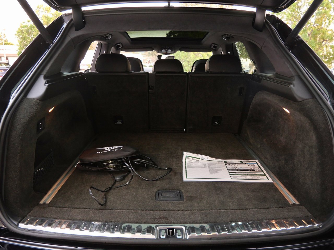 Used 2020 Bentley Bentayga image 23