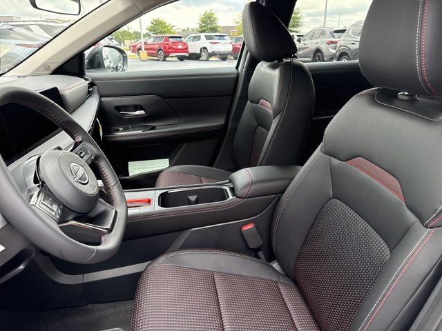 New 2026 Nissan Kicks SR w/ Cold Weather Package FWD image 5