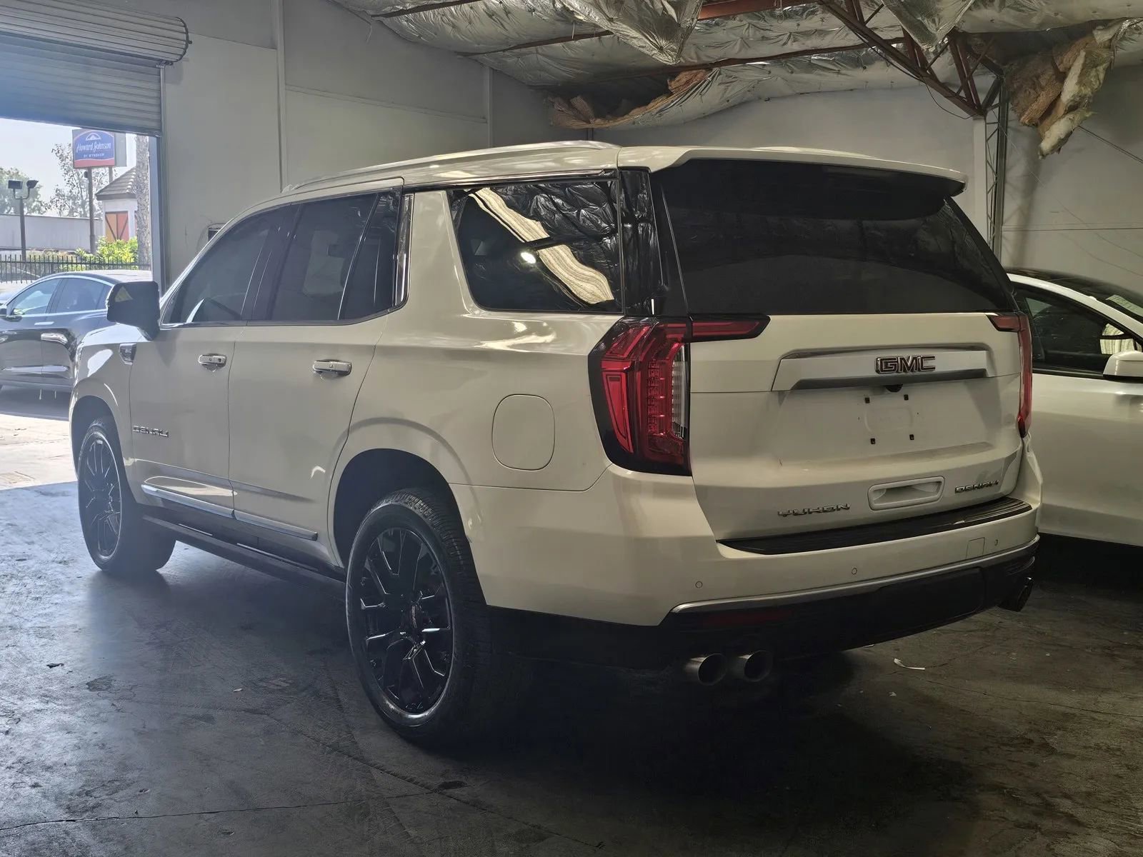 Used 2022 GMC Yukon Denali RWD image 2