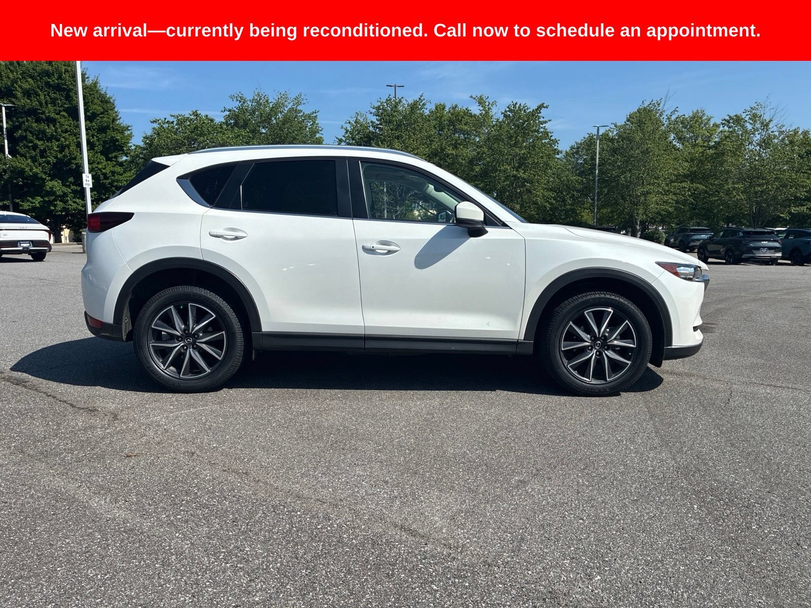 Used 2018 MAZDA CX-5 Touring w/ Preferred Equipment Package FWD image 5
