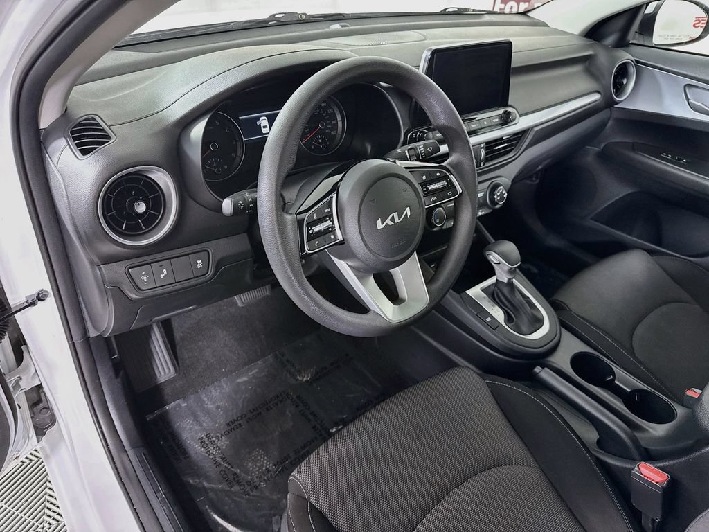 Used 2024 Kia Forte LXS w/ LXS Technology Package FWD image 17