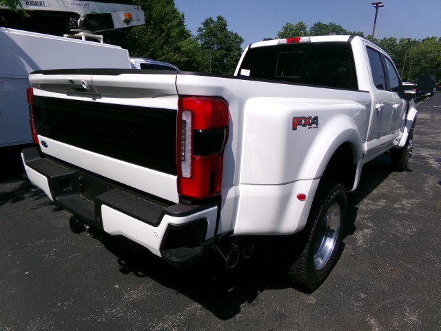 New 2026 Ford F450 Platinum w/ FX4 Off-Road Package AWD/4WD image 4