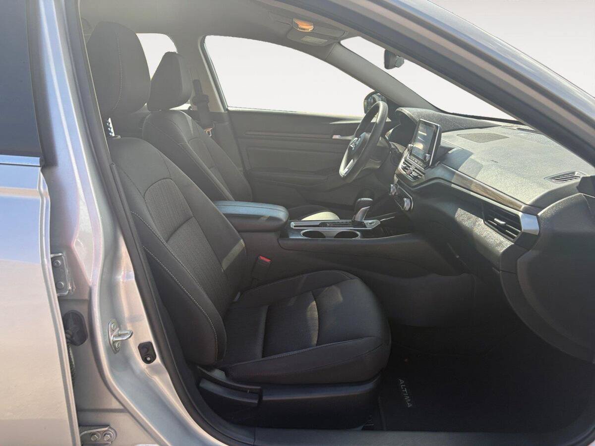 Used 2024 Nissan Altima 2.5 SV FWD image 15