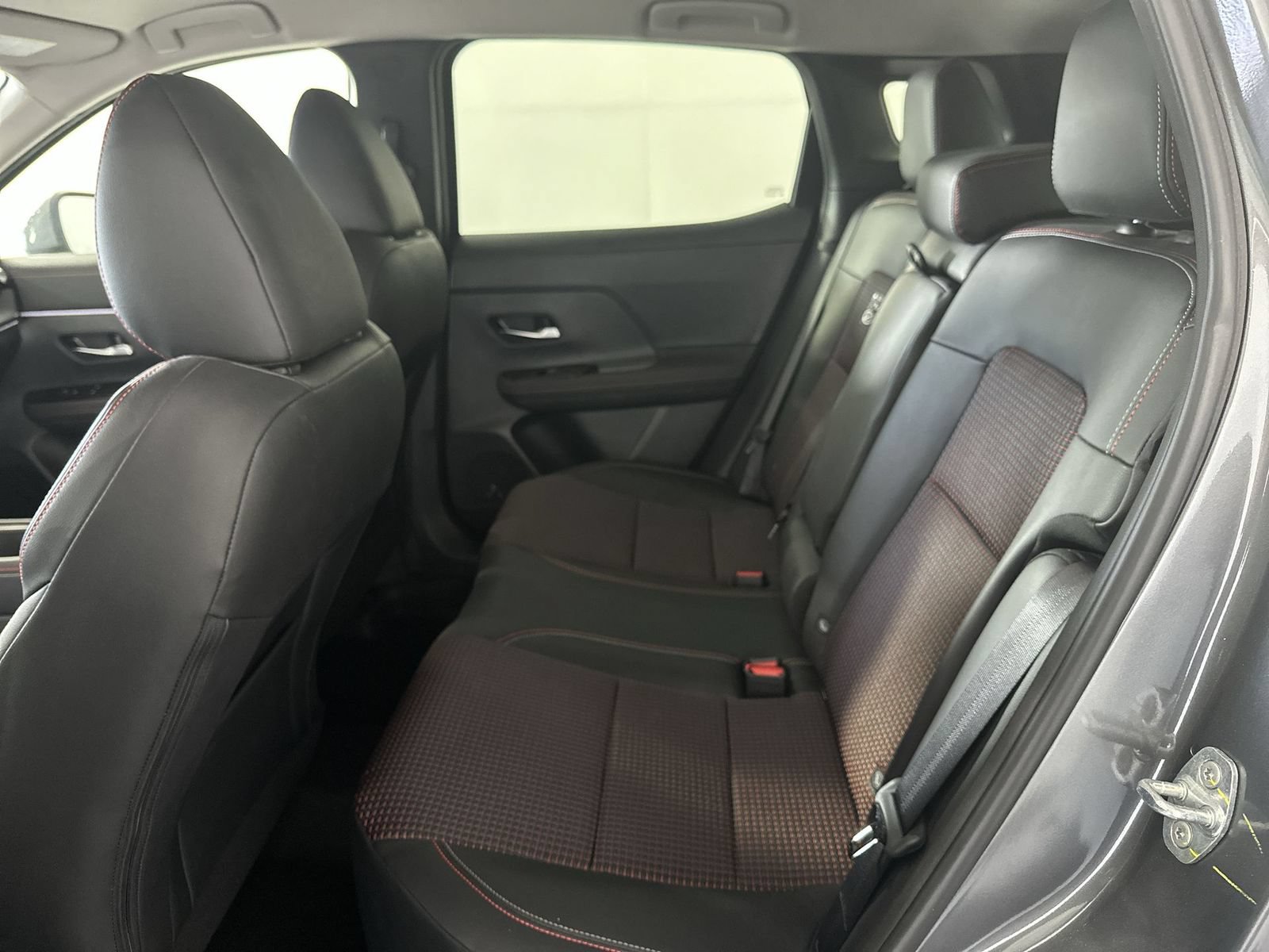 Certified 2025 Nissan Kicks SR FWD image 23