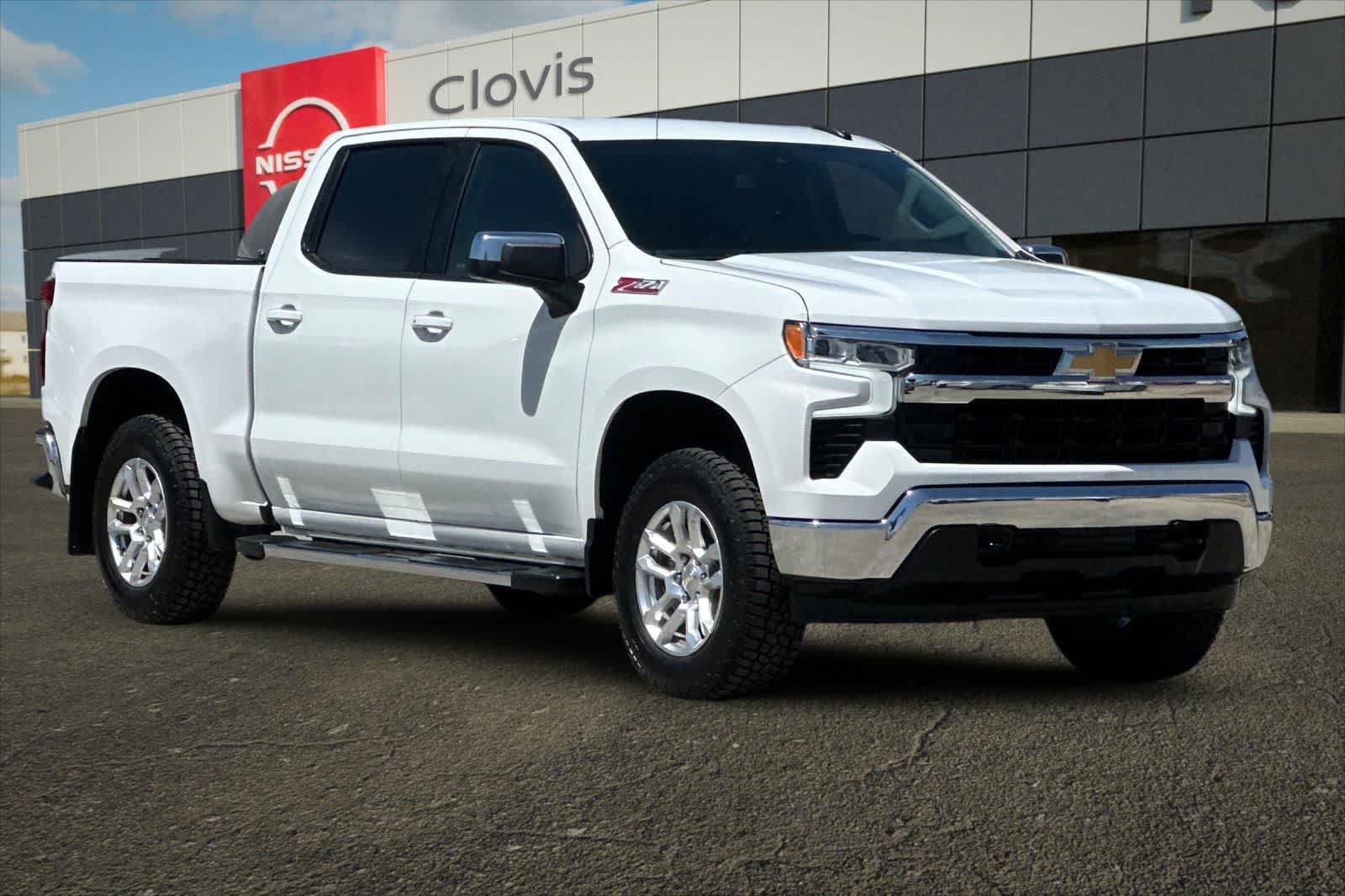 Used 2022 Chevrolet Silverado 1500 LT w/ Z71 Off-Road Package AWD/4WD image 10
