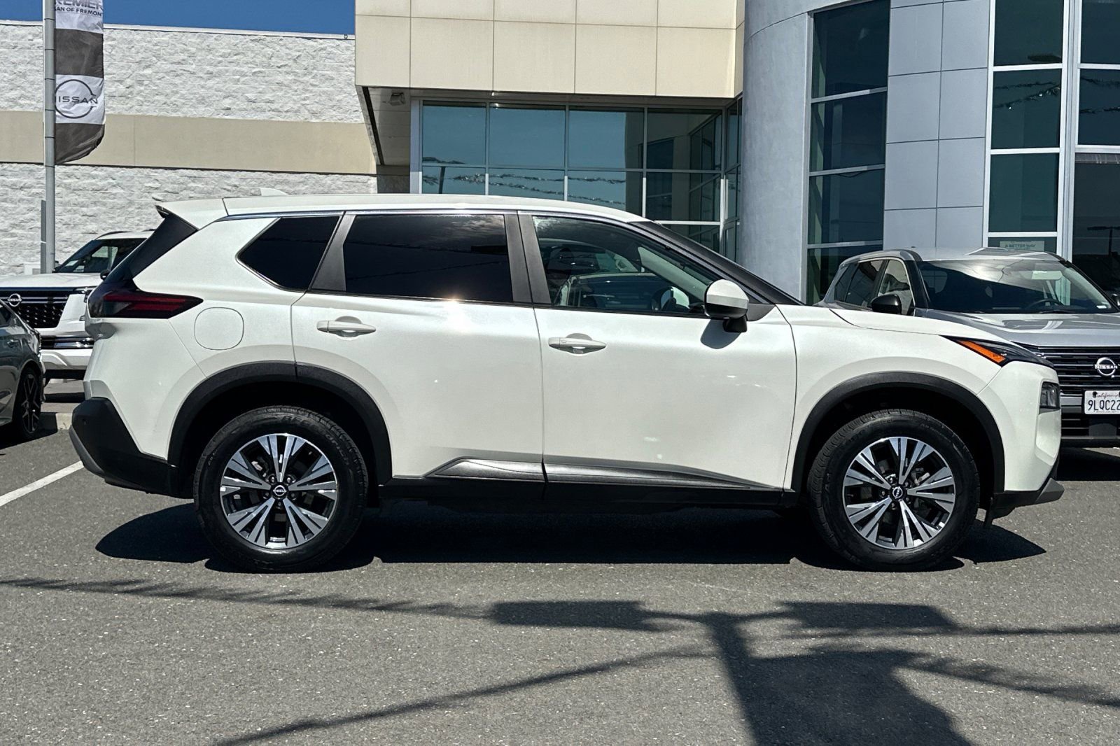 Certified 2023 Nissan Rogue SV image 3