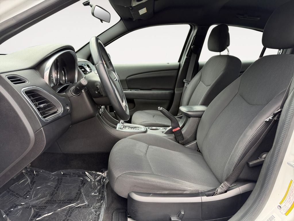 Used 2014 Chrysler 200 Touring FWD image 6