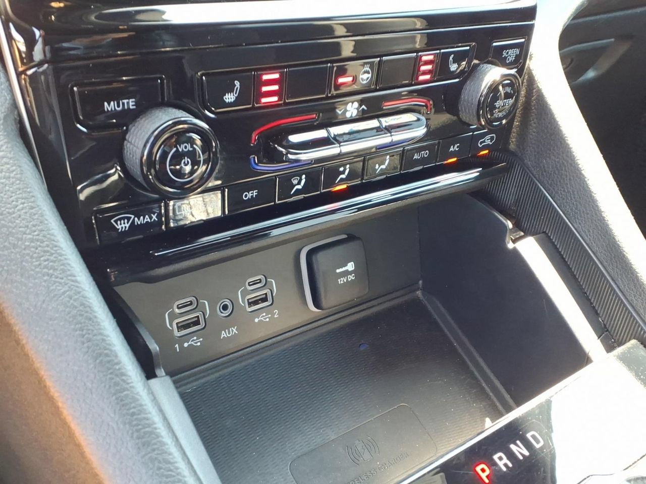 Used 2025 Jeep Grand Cherokee Altitude AWD/4WD image 6