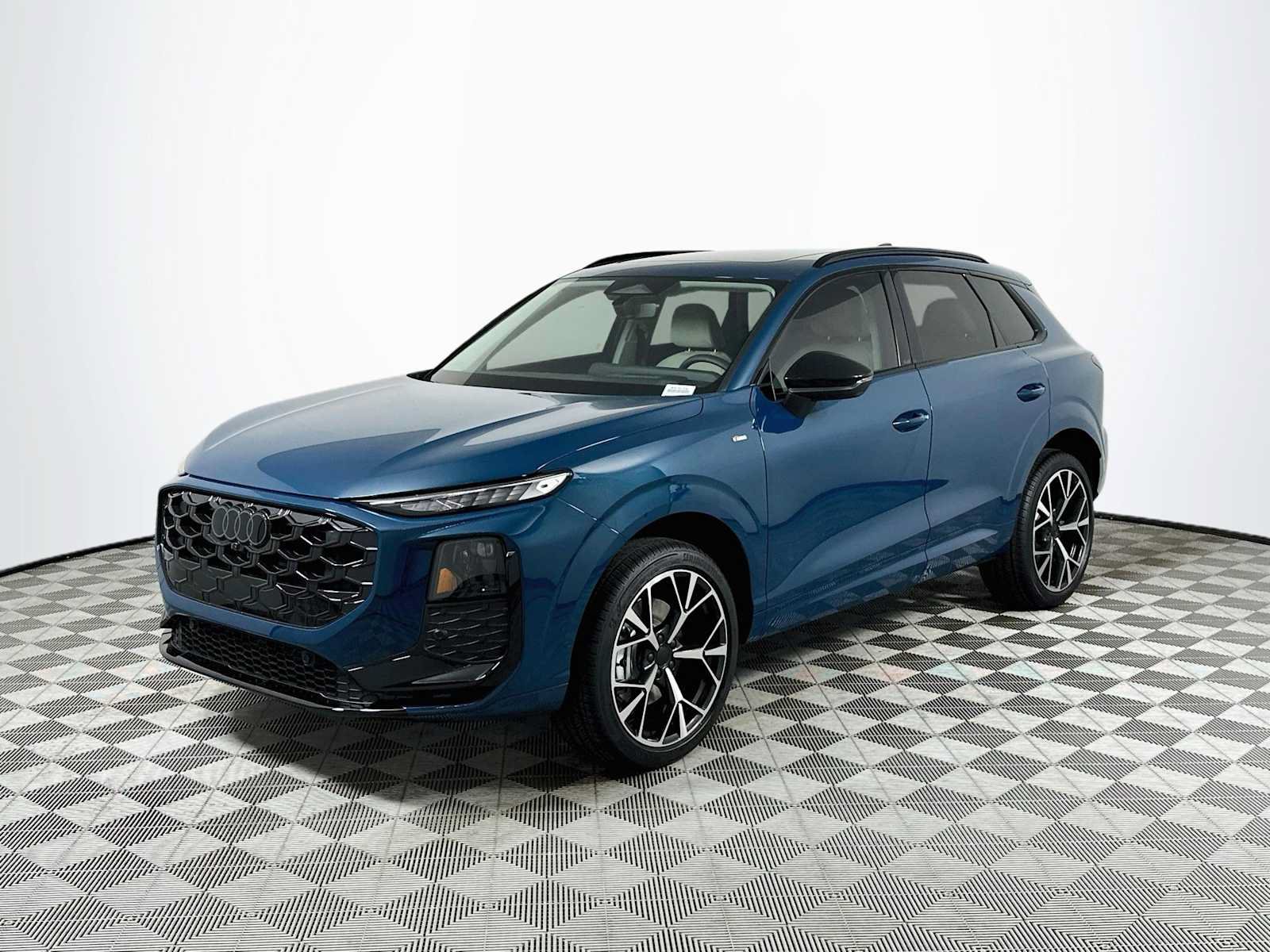 New 2026 Audi Q3 quattro 2.0T AWD/4WD image 3