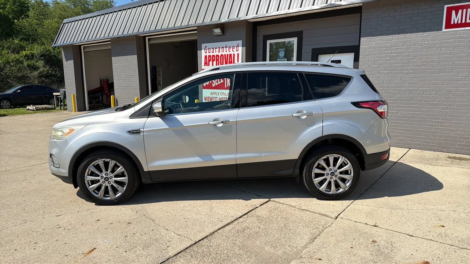 Used 2017 Ford Escape Titanium AWD/4WD image 2