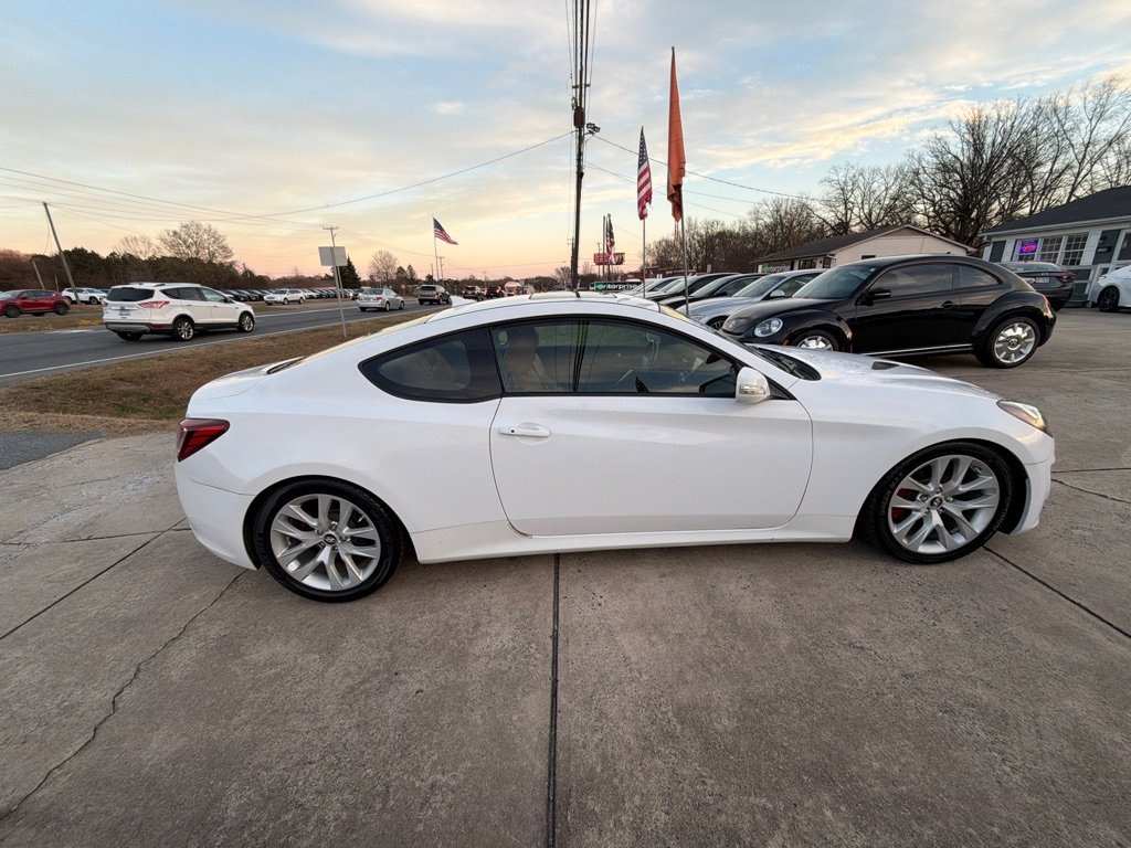 Used 2013 Hyundai Genesis 3.8 image 13
