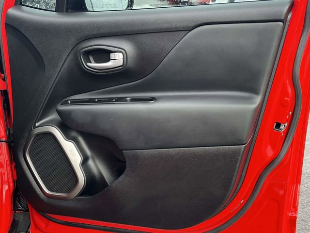 Used 2023 Jeep Renegade Latitude image 24