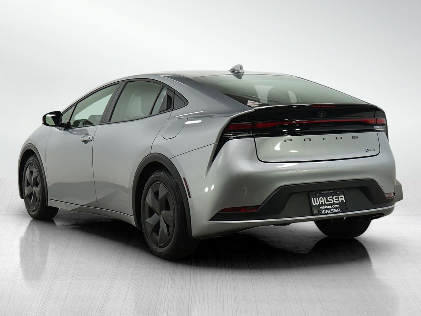 Used 2025 Toyota Prius LE image 5