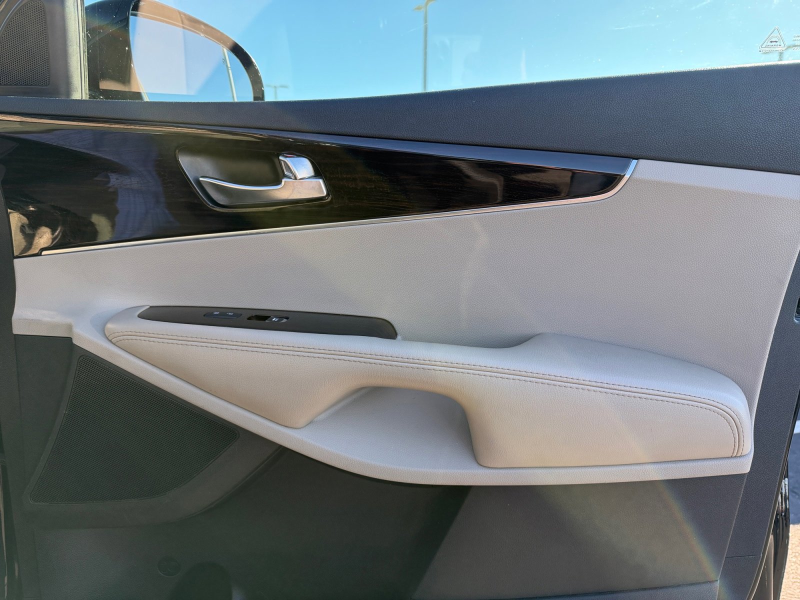 Used 2020 Kia Sorento LX image 16