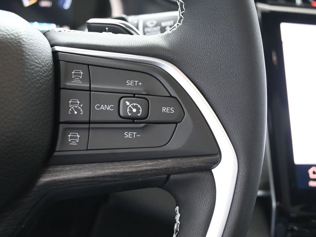 Used 2025 Jeep Grand Cherokee Limited w/ Luxury Tech Group II image 36