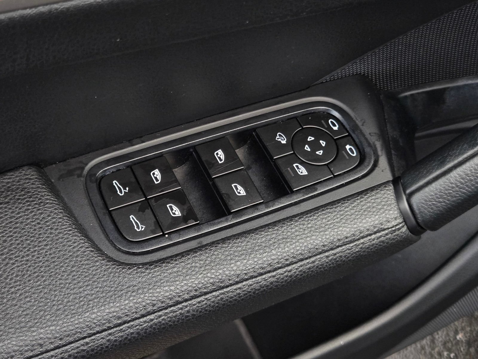 Used 2024 Porsche Cayenne AWD/4WD image 10