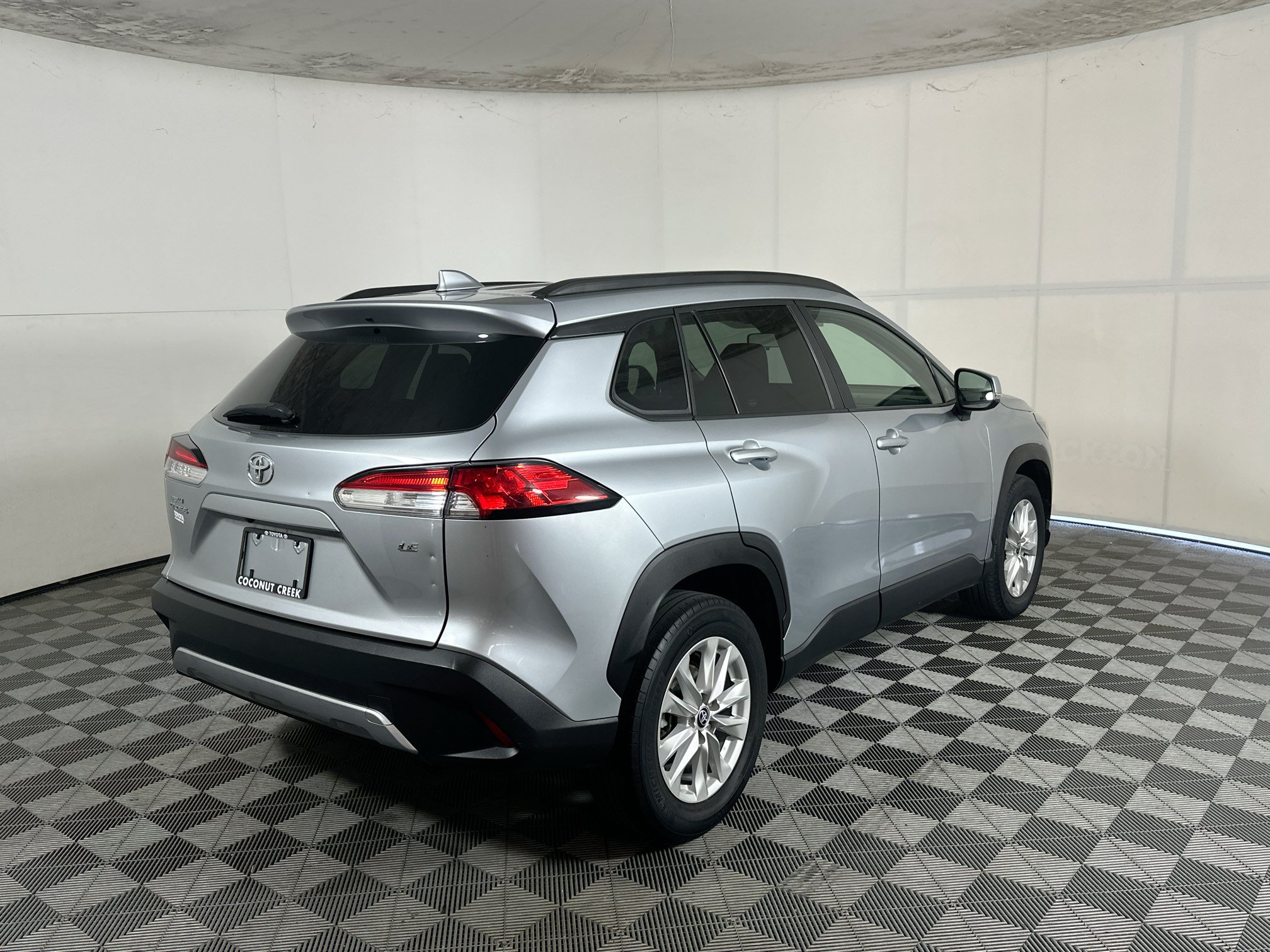 Used 2022 Toyota Corolla Cross LE FWD image 3