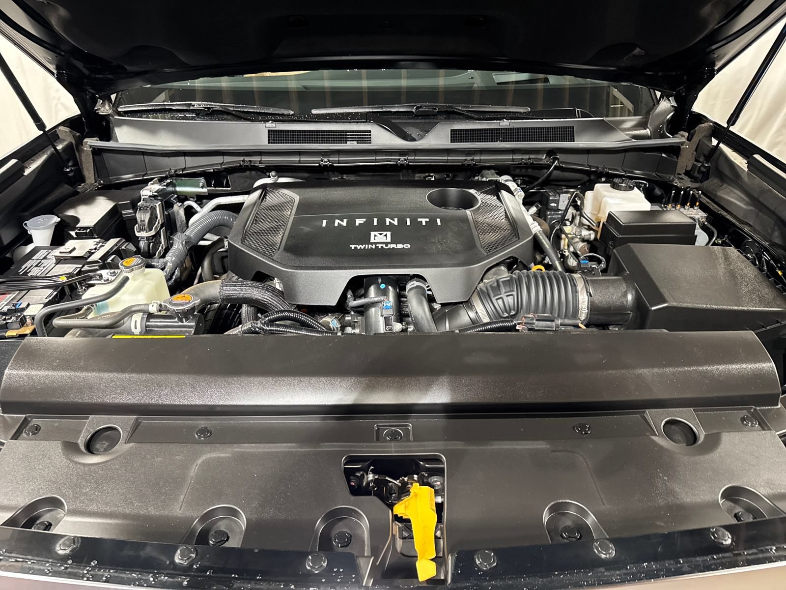 Certified 2025 INFINITI QX80 Luxe AWD/4WD image 32